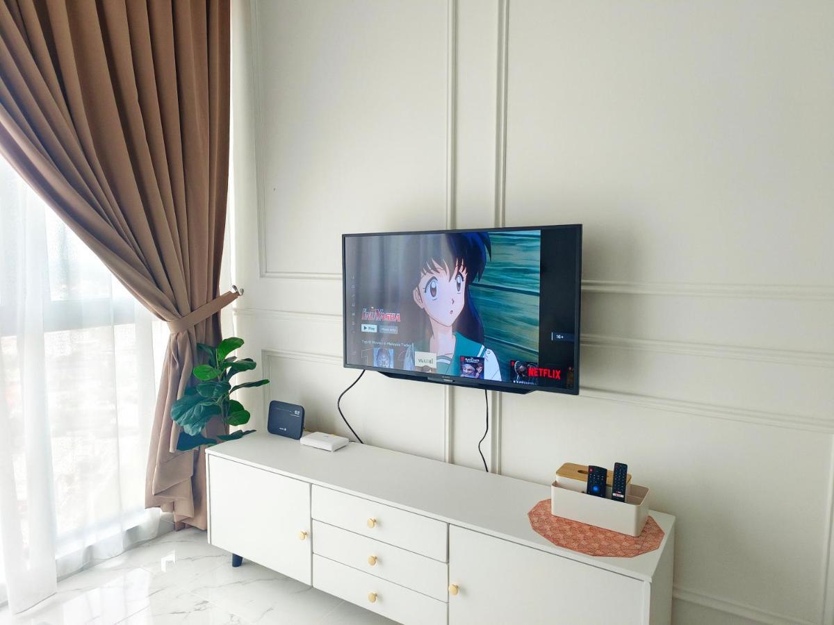 One Bedroom Troika Kota Bharu By Aghome, Modern Design Exterior photo