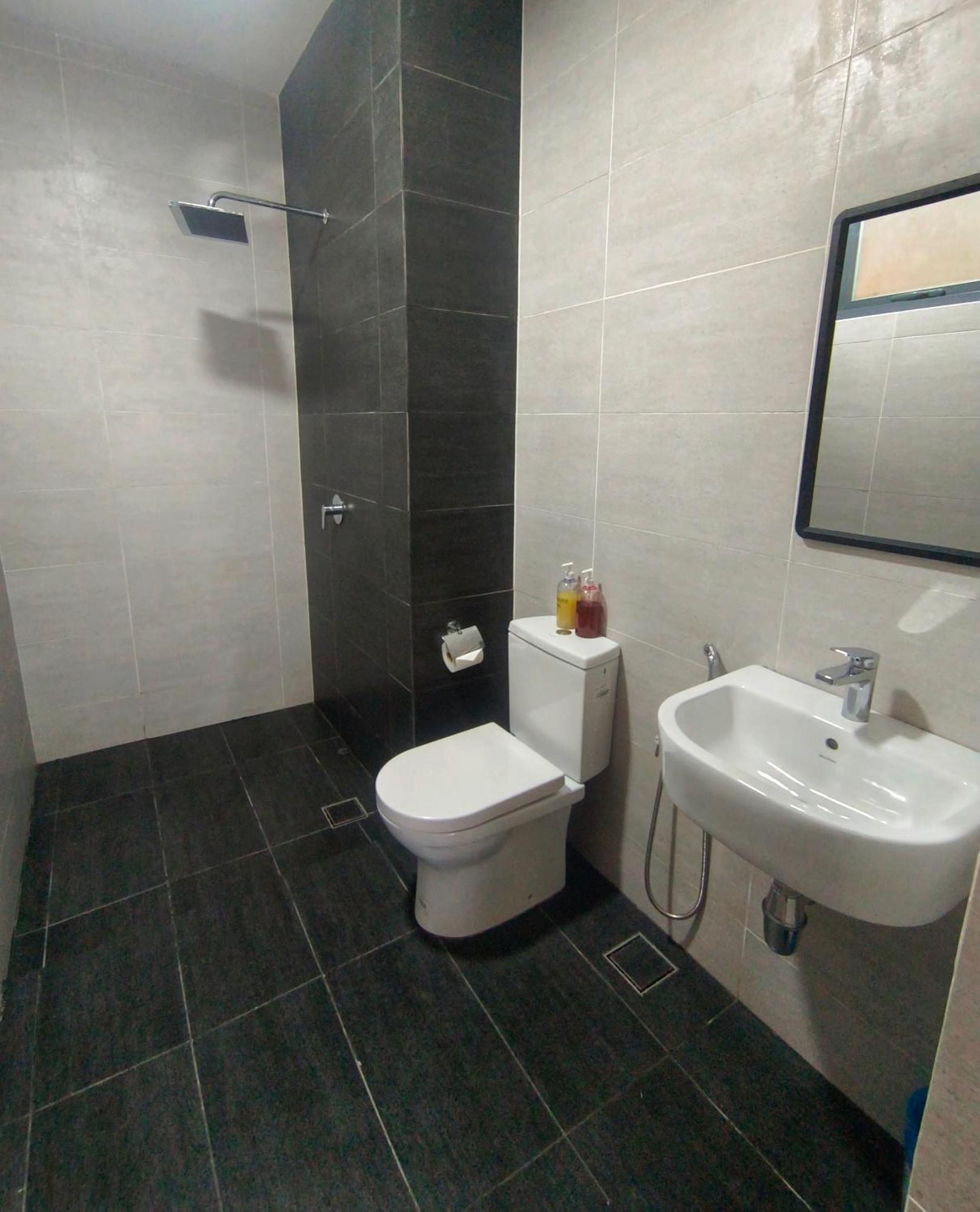 One Bedroom Troika Kota Bharu By Aghome, Modern Design Exterior photo